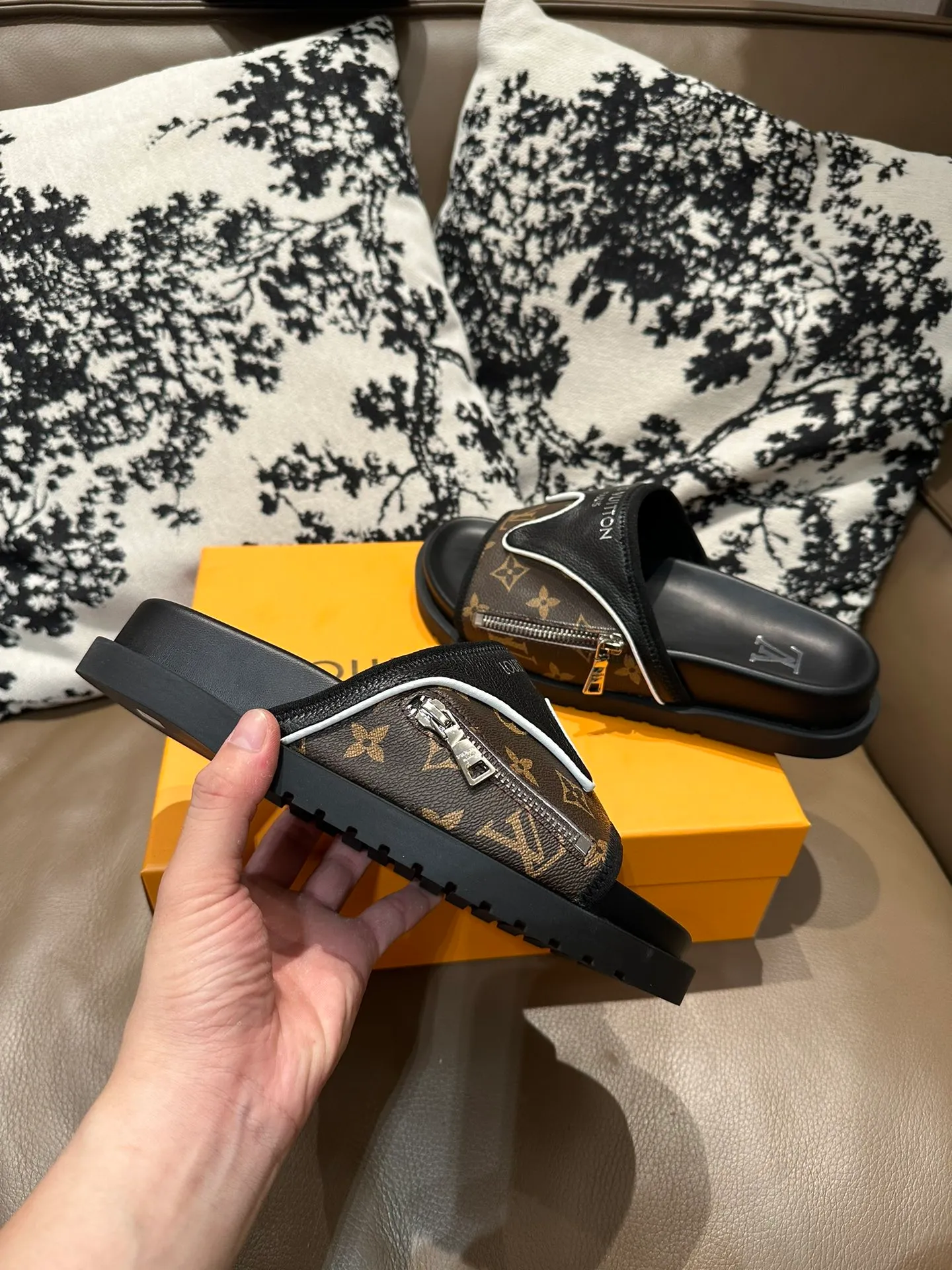 Men's shoes 💰340💰 LV zipper new style, cowhide surface, sheepskin lining, size 36-46